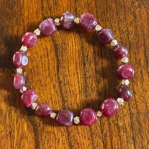 Red Quartz Nugget Bracelet with Gold Spacer Beads – Stretch Gemstone Bracelet